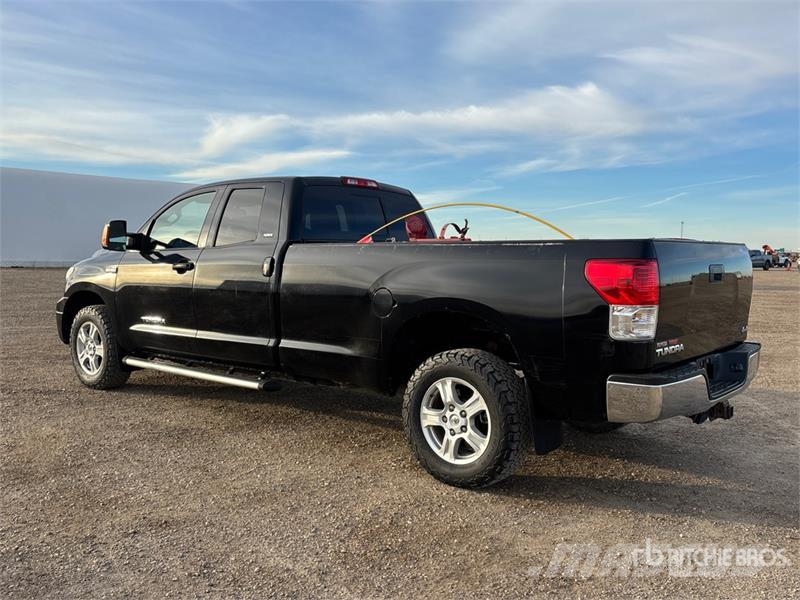 Toyota Tundra SR5 4x4 Crew Cab Pickup Ostalo