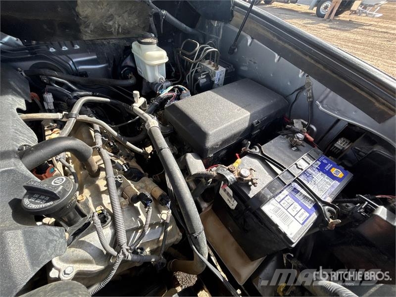Toyota Tundra SR5 4x4 Crew Cab Pickup Kita