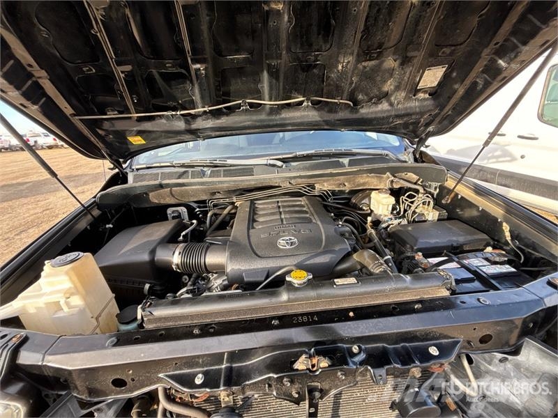 Toyota Tundra SR5 4x4 Crew Cab Pickup Ostalo