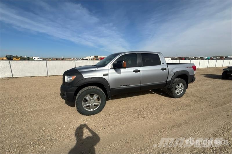Toyota Tundra SR5 4x4 Crew Cab Pickup Kita