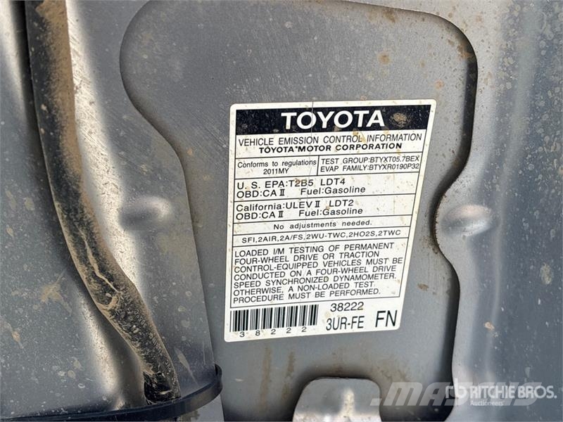 Toyota Tundra SR5 4x4 Crew Cab Pickup Kita
