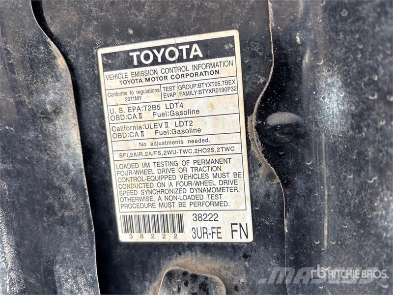 Toyota Tundra SR5 4x4 Crew Cab Pickup Ostalo