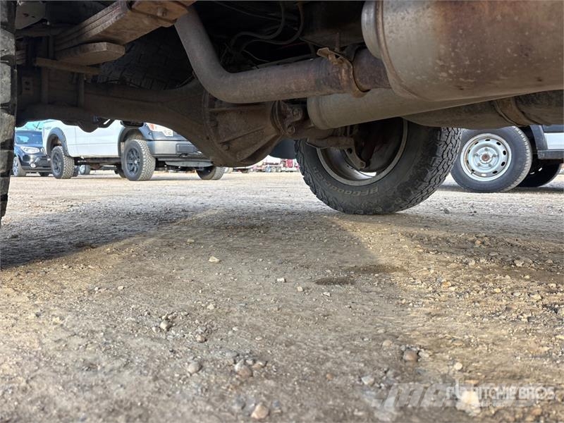 Toyota Tundra SR5 4x4 Crew Cab Pickup Ostalo
