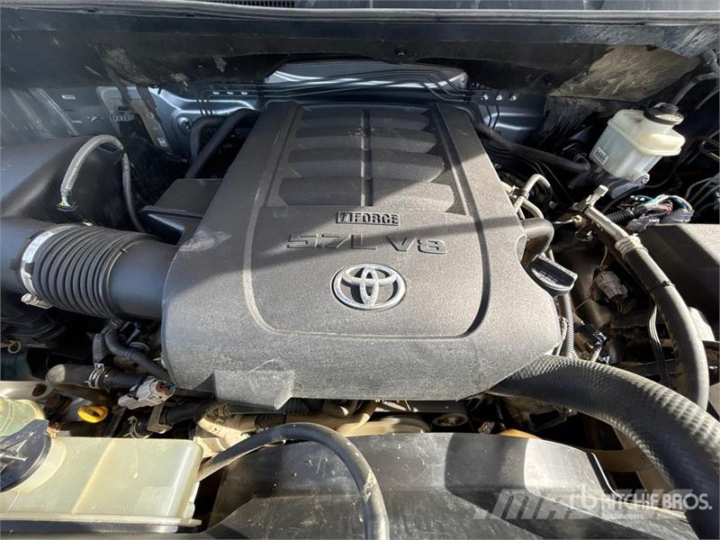 Toyota Tundra SR5 4x4 Crew Cab Pickup Kita