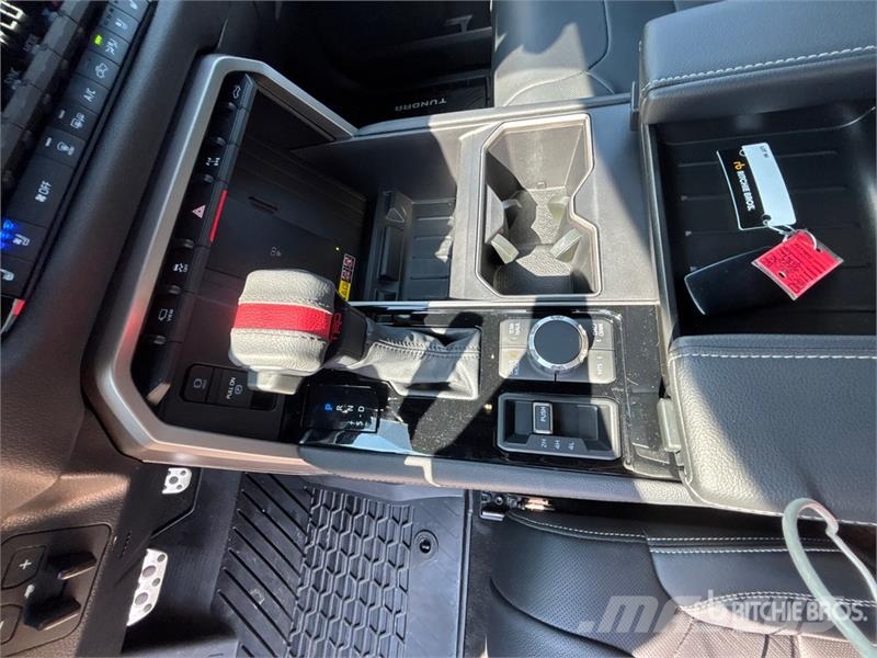 Toyota Tundra TRD Off-Road 4x4 Crew Cab Pickup Інше