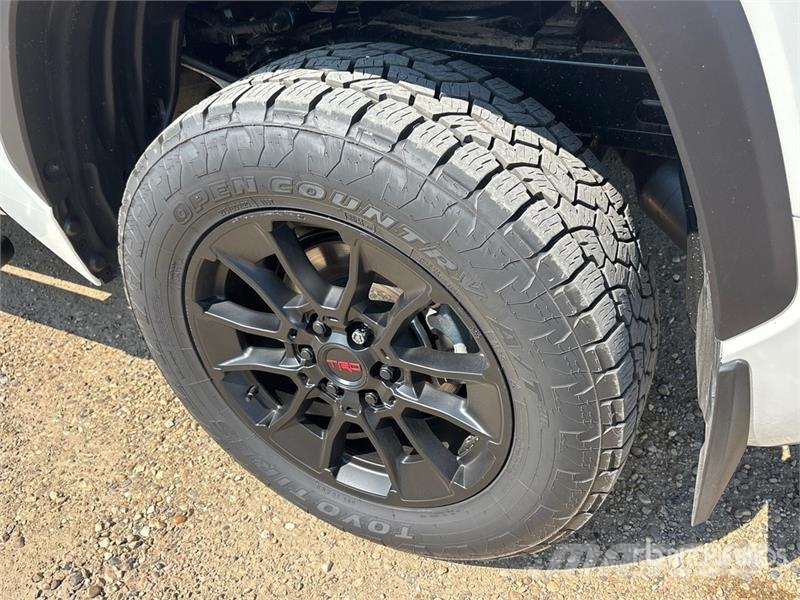 Toyota Tundra TRD Off-Road 4x4 Crew Cab Pickup Інше