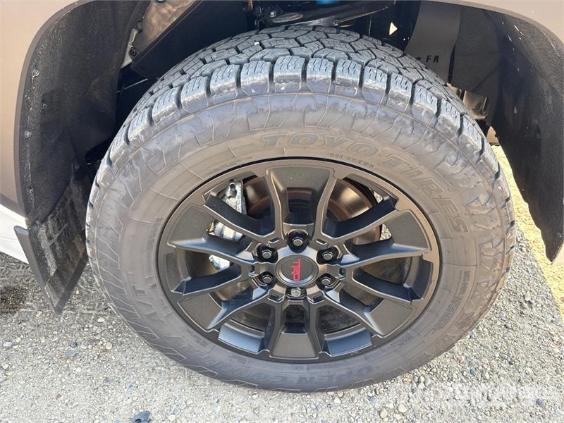 Toyota Tundra TRD Off-Road 4x4 Crew Cab Pickup Інше