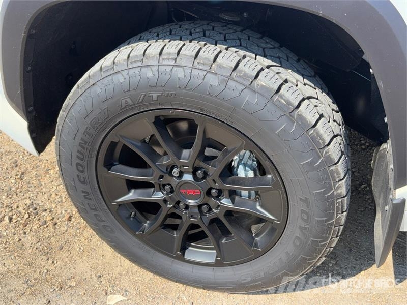 Toyota Tundra TRD Off-Road 4x4 Crew Cab Pickup Інше