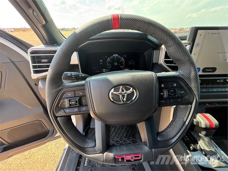 Toyota Tundra TRD Off-Road 4x4 Crew Cab Pickup Інше