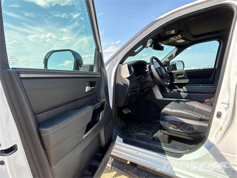 Toyota Tundra TRD Off-Road 4x4 Crew Cab Pickup Інше