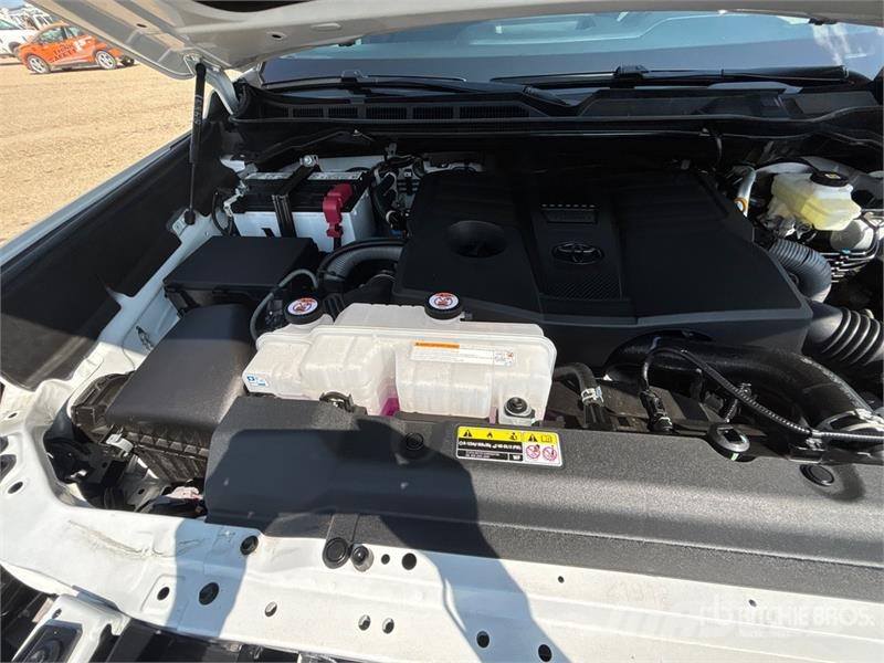 Toyota Tundra TRD Off-Road 4x4 Crew Cab Pickup Інше