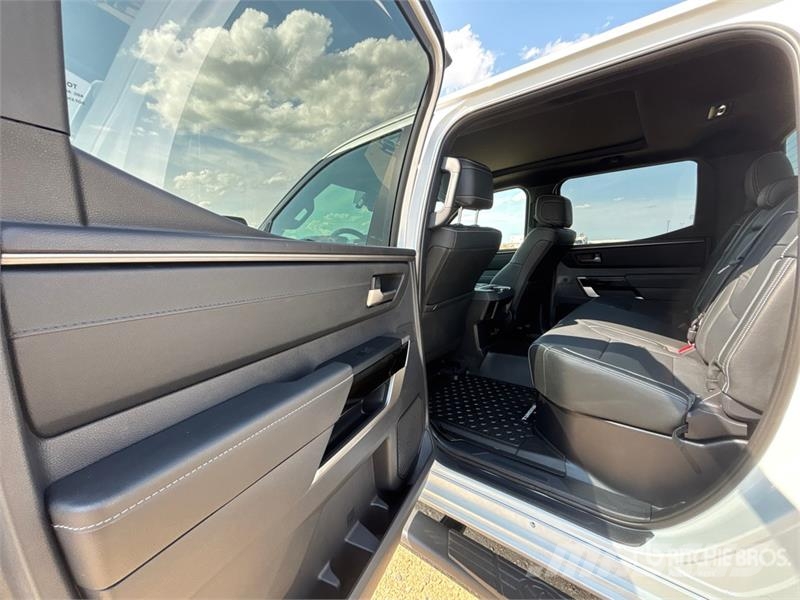Toyota Tundra TRD Off-Road 4x4 Crew Cab Pickup Інше