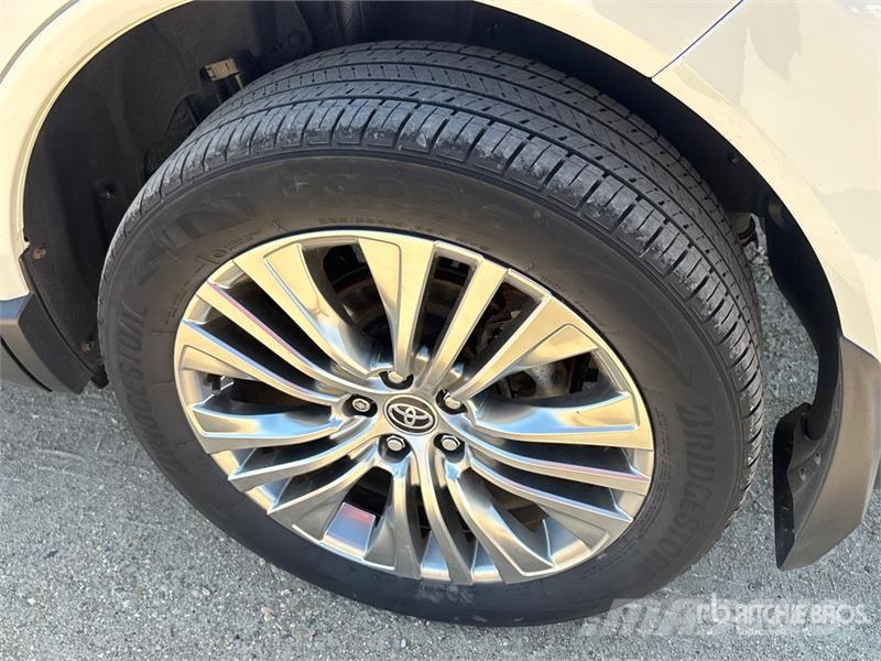 Toyota Venza Hybrid SUV Auto