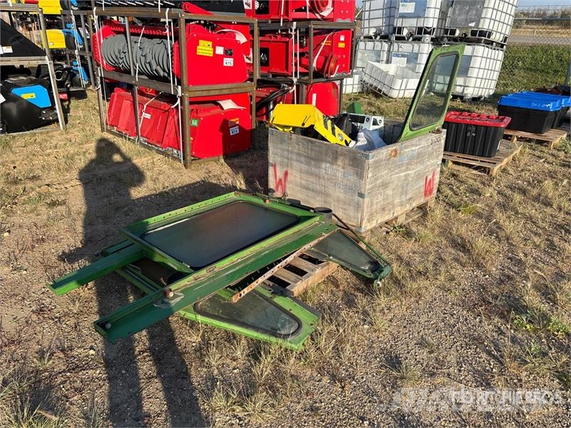 Tractor Cab - Fits John Deere 4520 Kabine i unutrašnjost