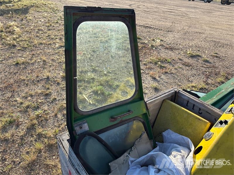 Tractor Cab - Fits John Deere 4520 Kabine i unutrašnjost