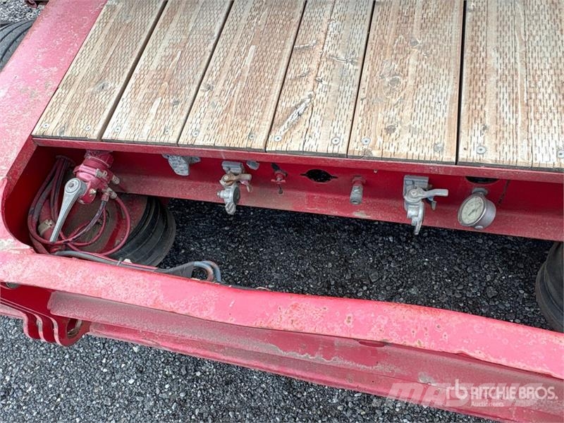 Trail King TK100ES Tri/A 55 Ton Trombone-Low Profile Step Dec 平板拖车