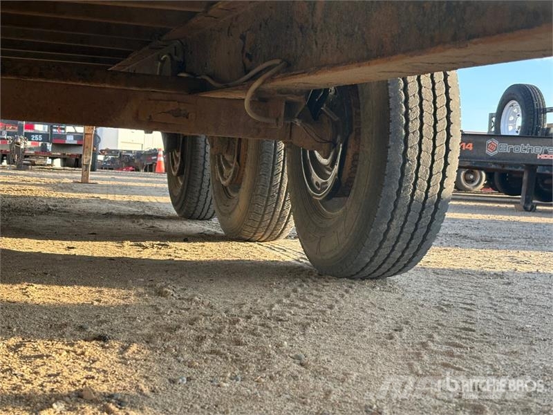 Trailtech 30 ft Tri/A Gooseneck Flatbed Trailer Rimorchi con sponde ribaltabili