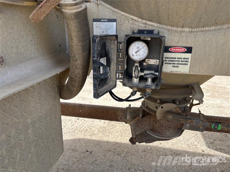 Tremcar 1200 cft Tri/A Pneumatic Bulk Trailer Andre hengere