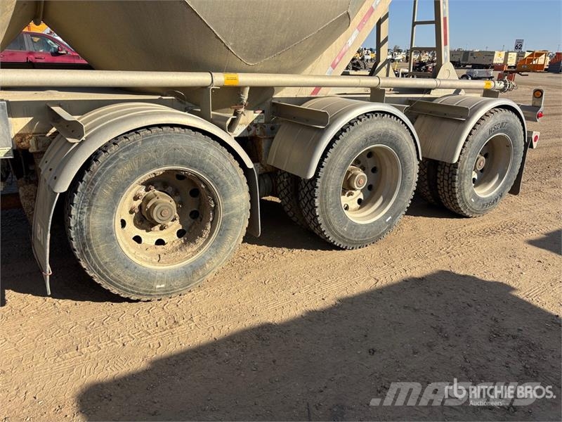 Tremcar 1200 cft Tri/A Pneumatic Bulk Trailer Andre anhængere