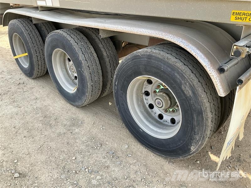 Tremcar 38675 L Tri/A Tanker Trailer مقطورات ذات صهاريج