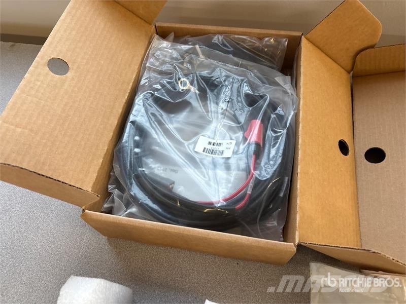 Trimble Auto Steer System (Unused) ملحقات أخرى للجرارات