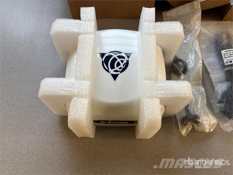Trimble Auto Steer System (Unused) ملحقات أخرى للجرارات