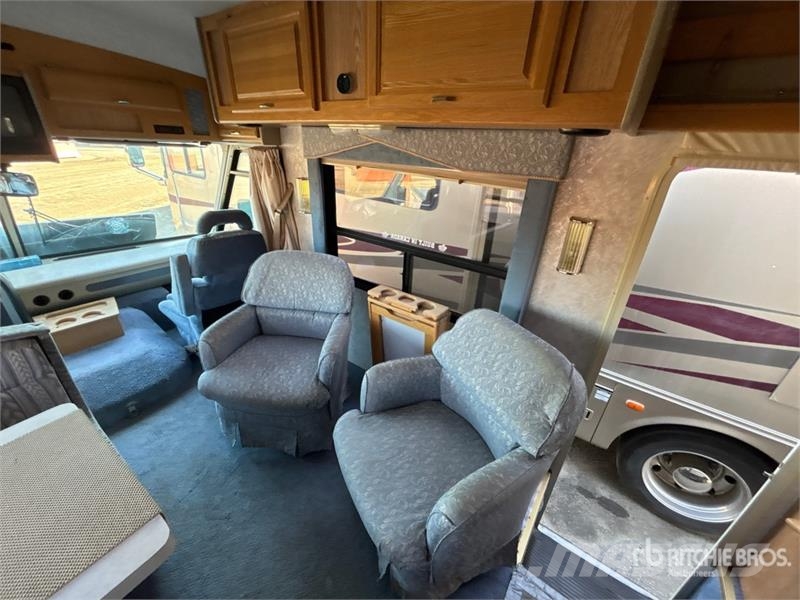 Triple E Commander Motor Home Kemperi un dzīvojamās piekabes