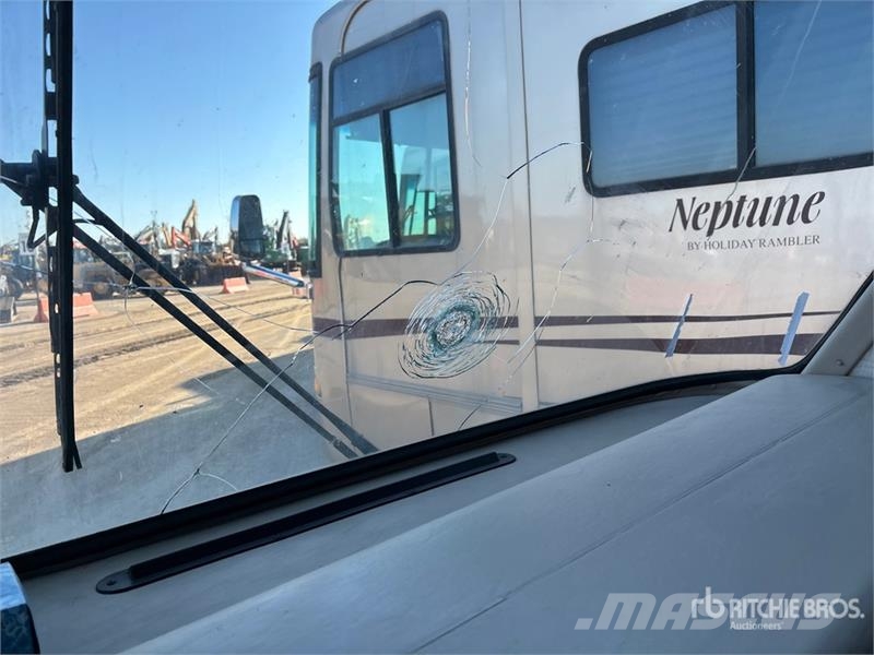 Triple E Commander Motor Home Kemperi un dzīvojamās piekabes