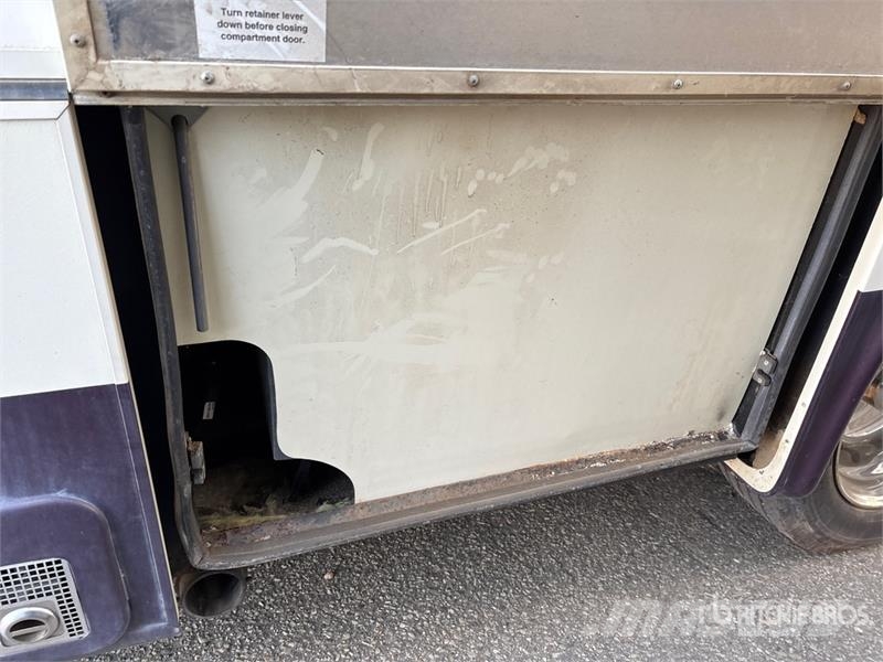 Triple E Commander Motor Home Kemperi un dzīvojamās piekabes