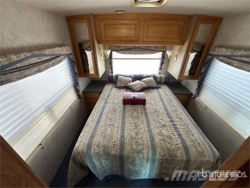 Triple E Commander Motor Home Kemperi un dzīvojamās piekabes