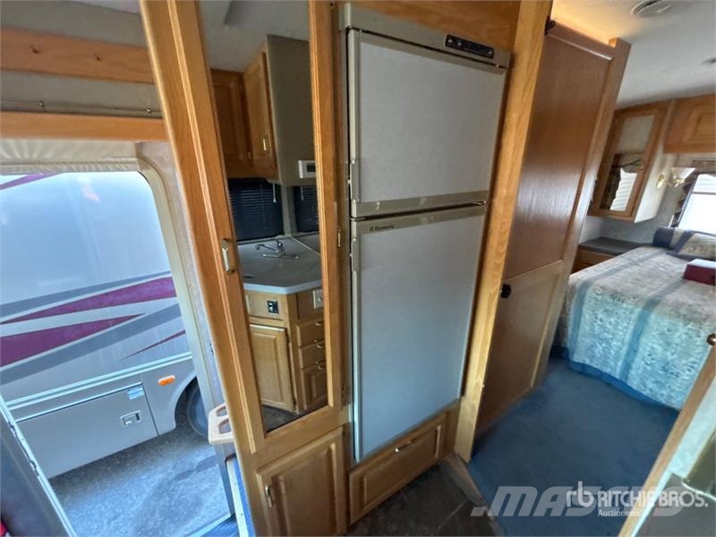 Triple E Commander Motor Home Kemperi un dzīvojamās piekabes