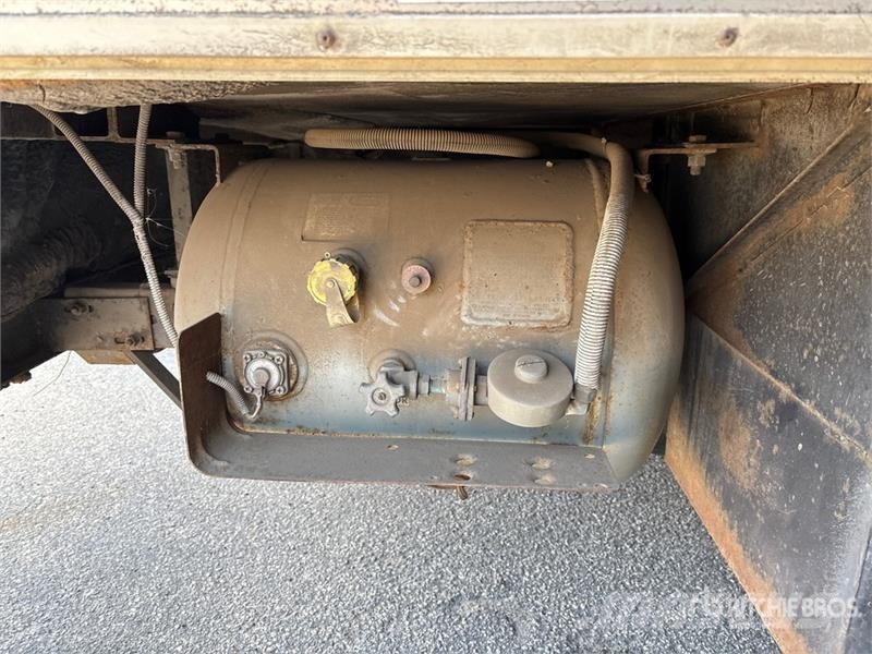 Triple E Commander Motor Home Kemperi un dzīvojamās piekabes