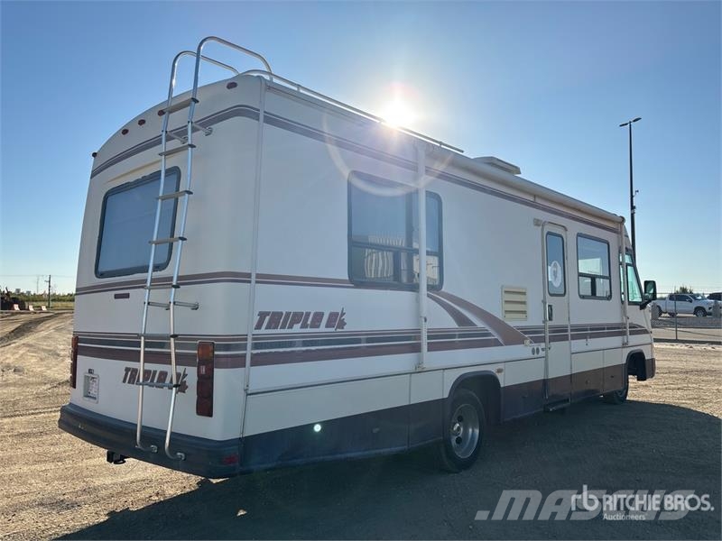 Triple E Commander Motor Home Kemperi un dzīvojamās piekabes