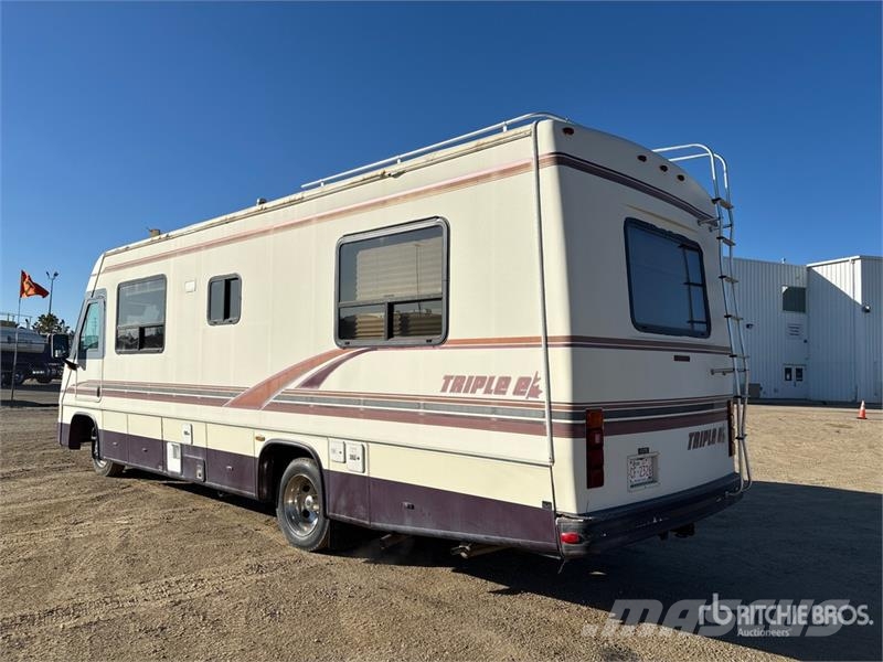 Triple E Commander Motor Home Kemperi un dzīvojamās piekabes