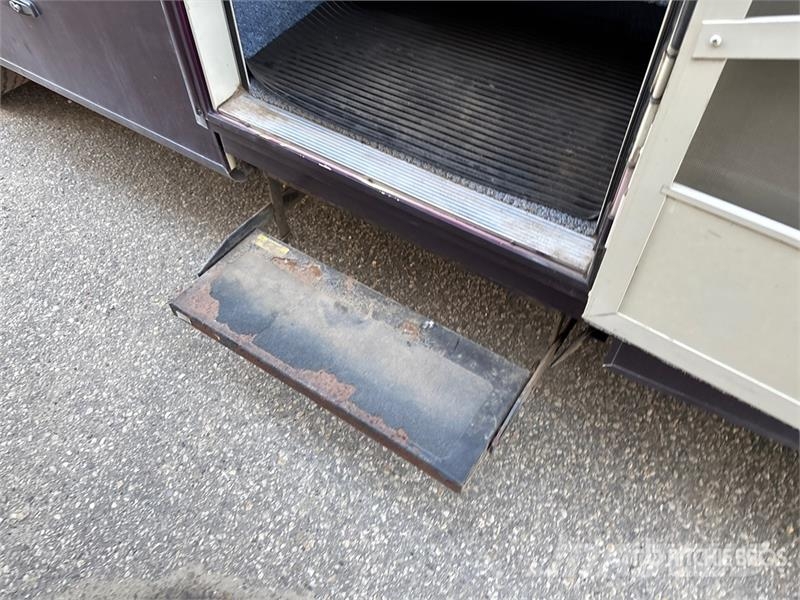 Triple E Commander Motor Home Kemperi un dzīvojamās piekabes