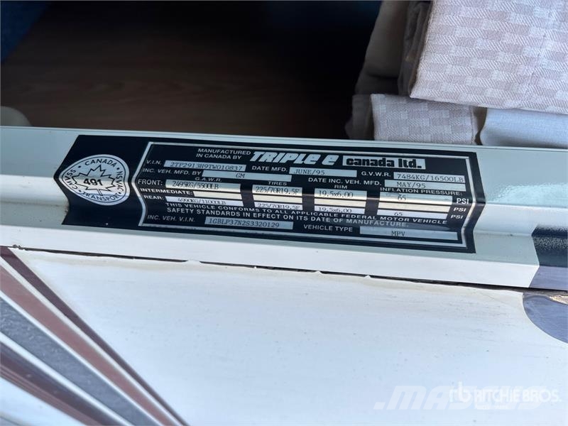 Triple E Commander Motor Home Kemperi un dzīvojamās piekabes
