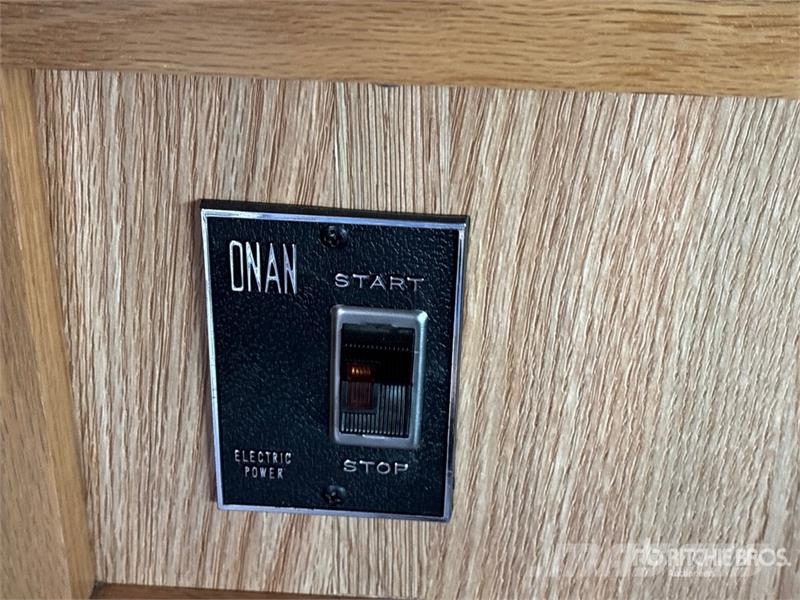 Triple E Commander Motor Home Kemperi un dzīvojamās piekabes
