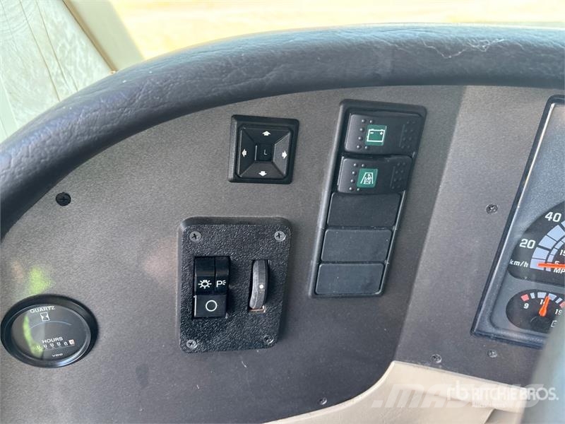 Triple E Commander Motor Home Kemperi un dzīvojamās piekabes
