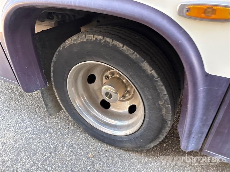 Triple E Commander Motor Home Kemperi un dzīvojamās piekabes