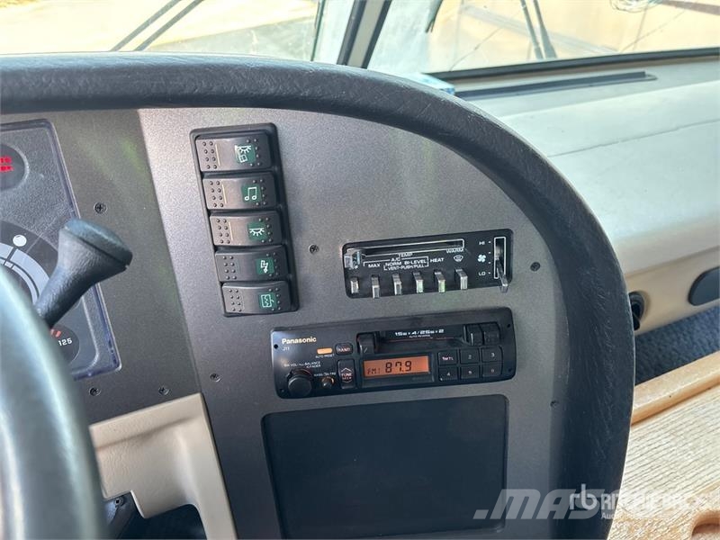 Triple E Commander Motor Home Kemperi un dzīvojamās piekabes