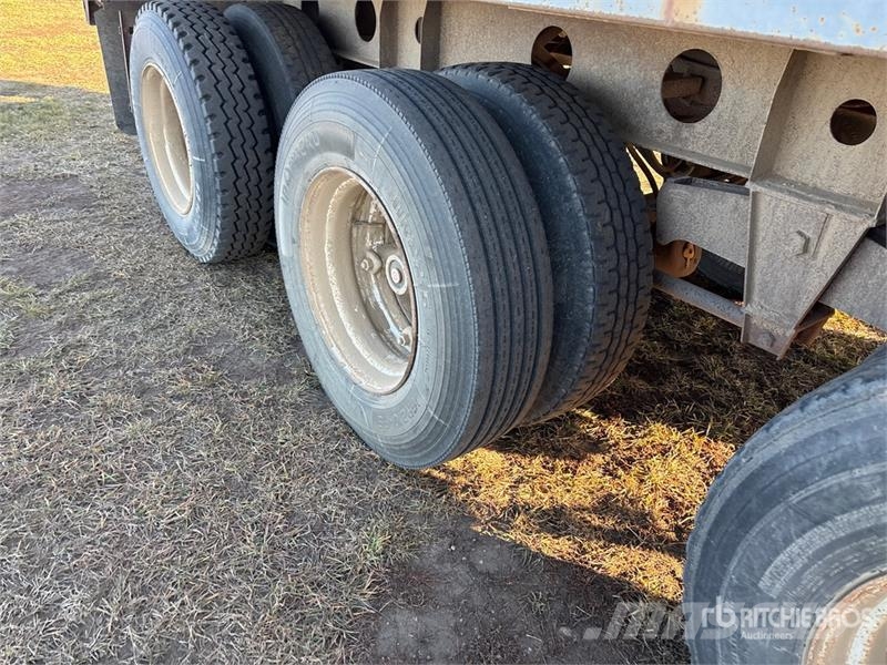 Triple E Industries 44 ft Tri/A Grain Trailer Прицепы перегрузчики зерна