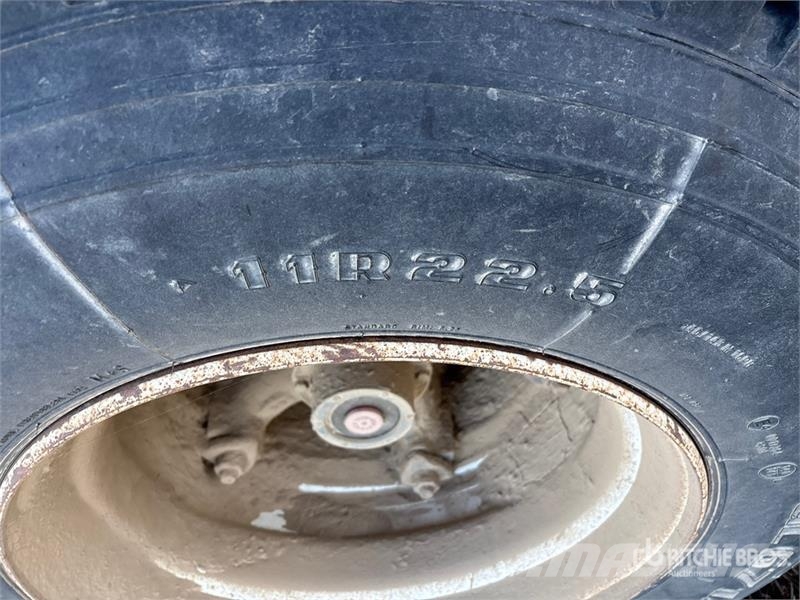 Triple E Industries 44 ft Tri/A Grain Trailer Прицепы перегрузчики зерна