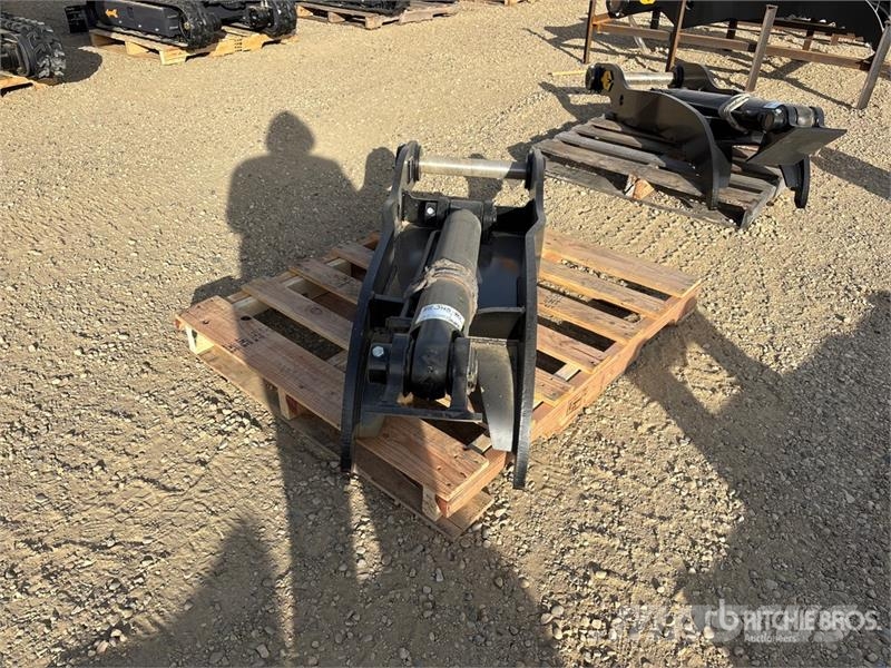 Trojan 12T-65 58 in Hydraulic Excavator Thumb - Fits Cat Žlice