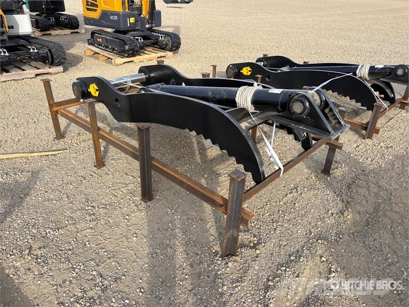 Trojan 20T-80 70 in Hydraulic Excavator Thumb - Fits Cat  Žlice