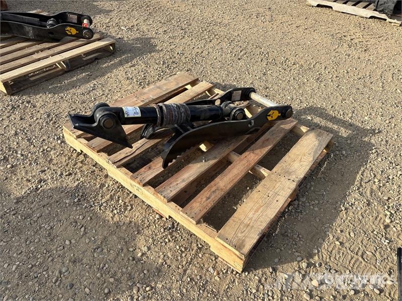 Trojan 3.5T-40 30 in Hydraulic Excavator Thumb - Fits Cat Žlice
