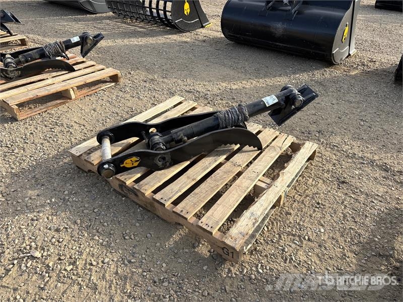 Trojan 5T-45 36 in Hydraulic Excavator Thumb - Fits Cat 3 Žlice