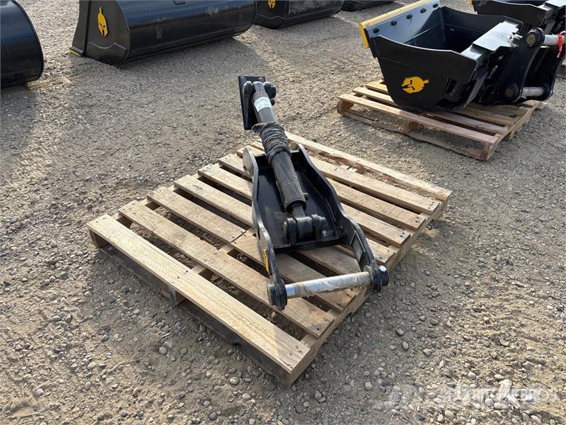 Trojan 5T-45 36 in Hydraulic Excavator Thumb - Fits Cat 3 Žlice