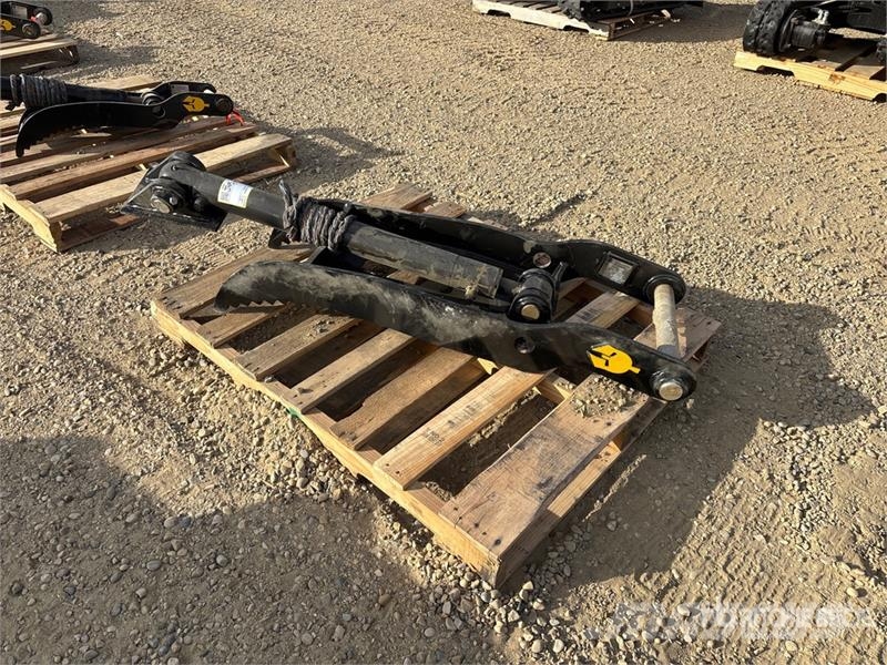 Trojan 8T-50 46 in Hydraulic Excavator Thumb - Fits Cat 3 Žlice
