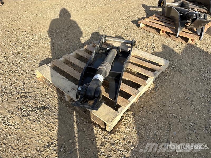Trojan 8T-50 46 in Hydraulic Excavator Thumb - Fits Cat 3 Žlice