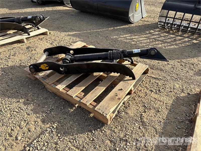 Trojan 8T-50 46 in Hydraulic Excavator Thumb - Fits Cat 3 Žlice